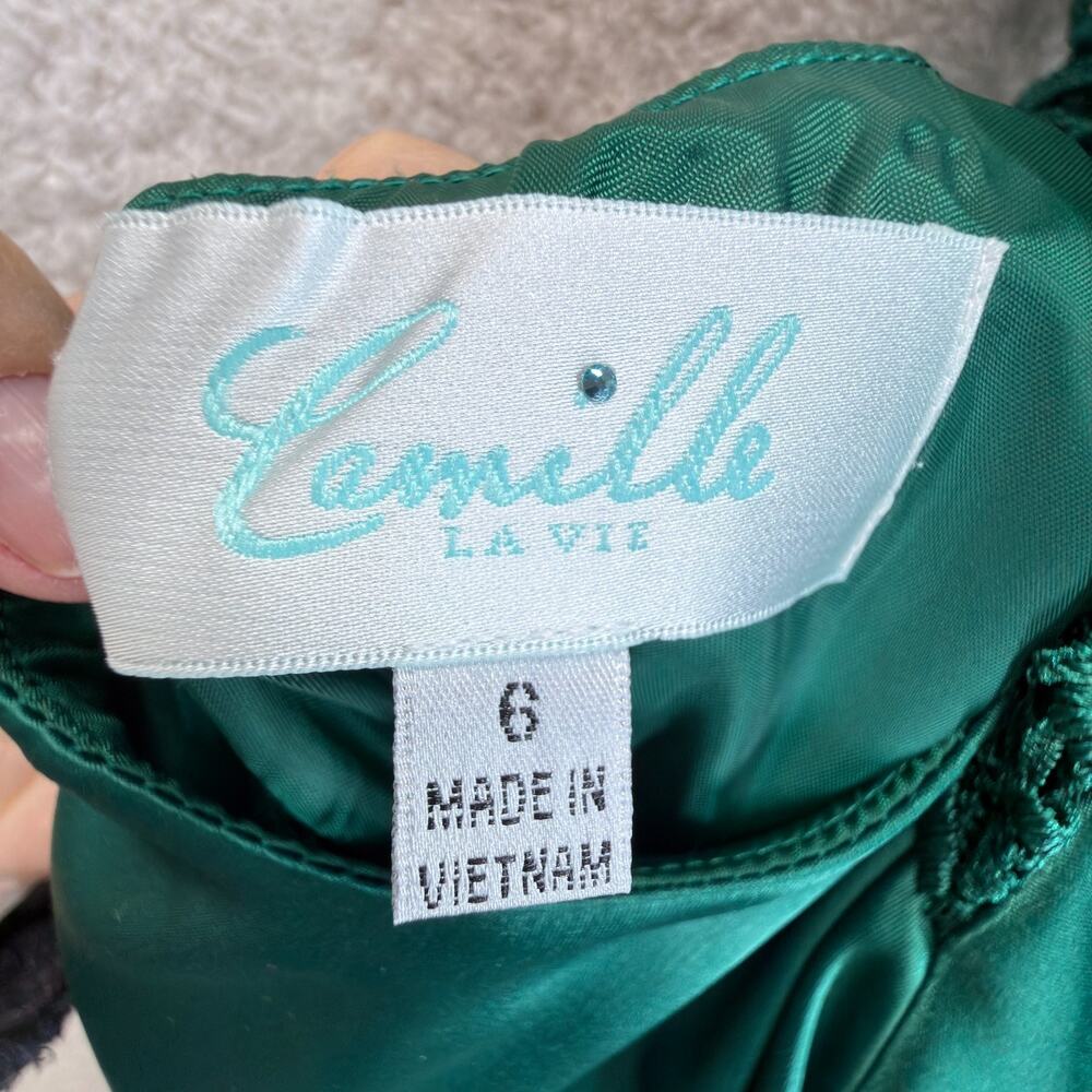 Camille La Vie Prom Dress 6 Emerald Green Sequin Hearts V-Neckline Ruffled Hem - Picture 8 of 10